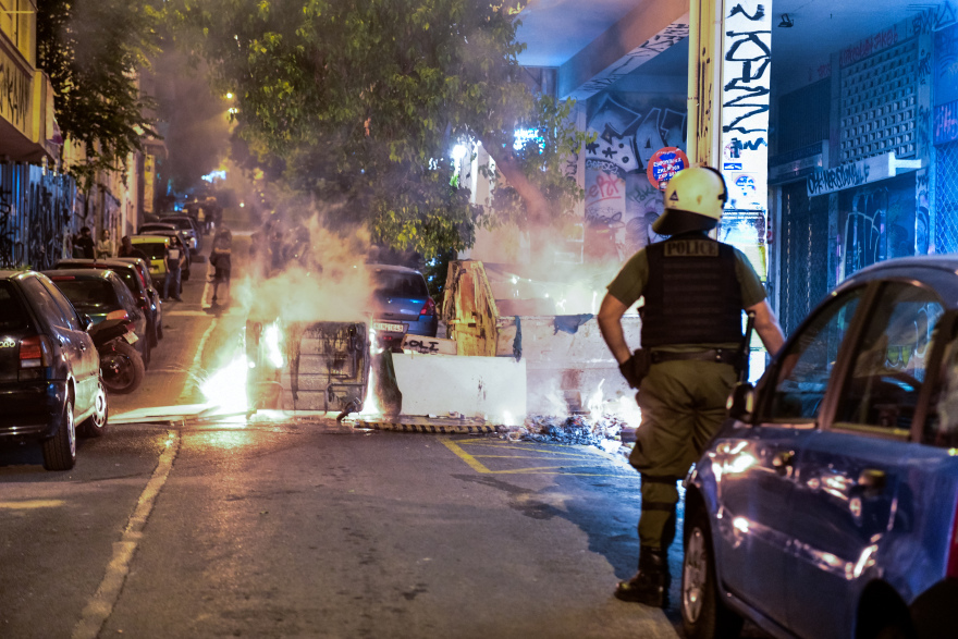 Επεισόδια στα Εξάρχεια για το Μετρό: Τρεις προσαγωγές από την Αστυνομία - Φωτογραφίες