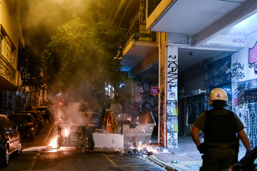 Επεισόδια στα Εξάρχεια για το Μετρό: Τρεις προσαγωγές από την Αστυνομία - Φωτογραφίες