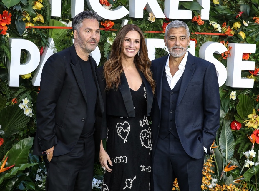 Τζούλια Ρόμπερτς: Ο συμβολισμός στο φουστάνι της για την πρεμιέρα του Ticket to Paradise»