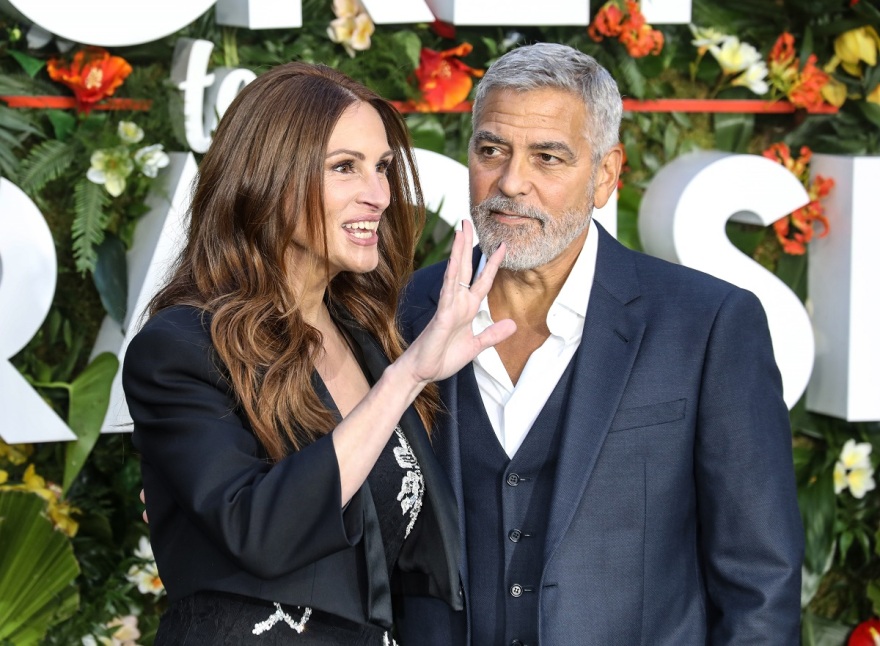 Τζούλια Ρόμπερτς: Ο συμβολισμός στο φουστάνι της για την πρεμιέρα του Ticket to Paradise»