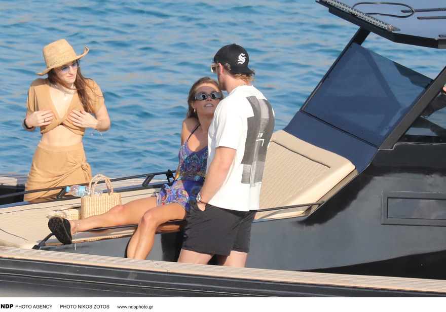 Νίνα Άγκνταλ: H πρώην του Λεονάρντο Ντι Κάπριο κάνει διακοπές στη Μύκονο