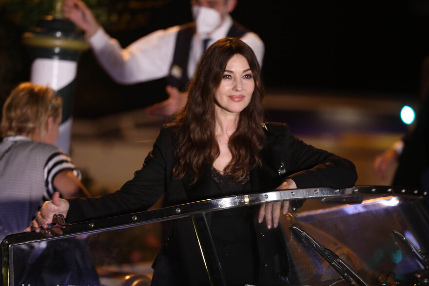 Μόνικα Μπελούτσι: Εμφανίσεις με απαράμιλλο στιλ στο Φεστιβάλ Κινηματογράφου της Βενετίας