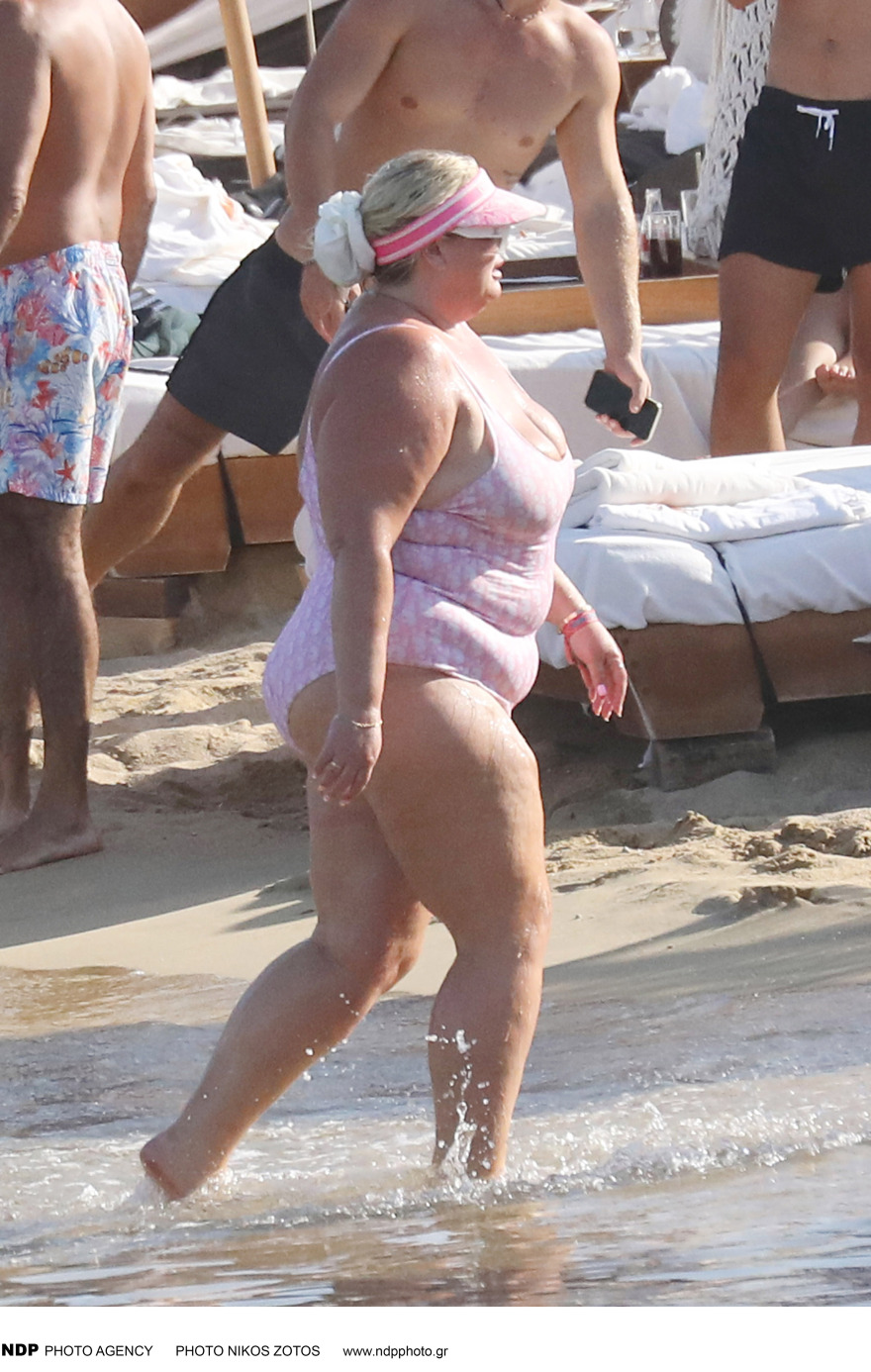 Τζέμα Κόλινς: Η τηλεπερσόνα βρίσκεται στη Μύκονο με τον αρραβωνιαστικό της