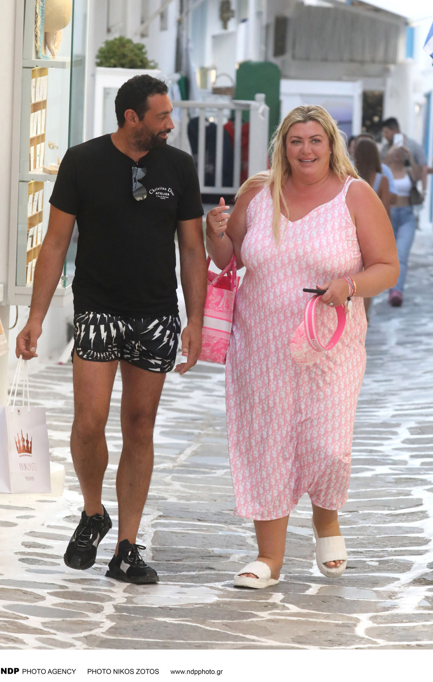 Τζέμα Κόλινς: Η τηλεπερσόνα βρίσκεται στη Μύκονο με τον αρραβωνιαστικό της