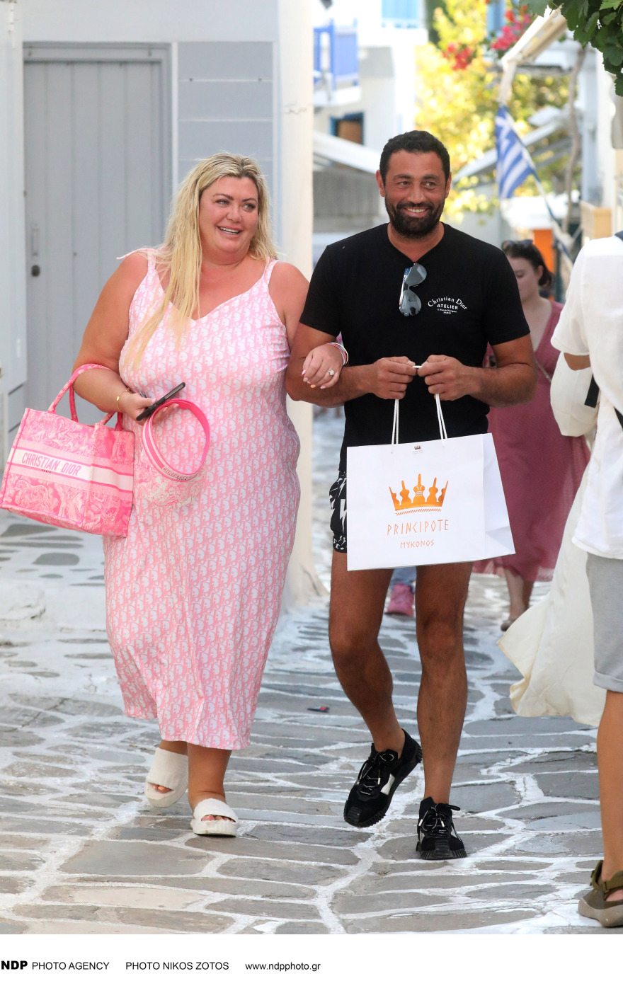 Τζέμα Κόλινς: Η τηλεπερσόνα βρίσκεται στη Μύκονο με τον αρραβωνιαστικό της