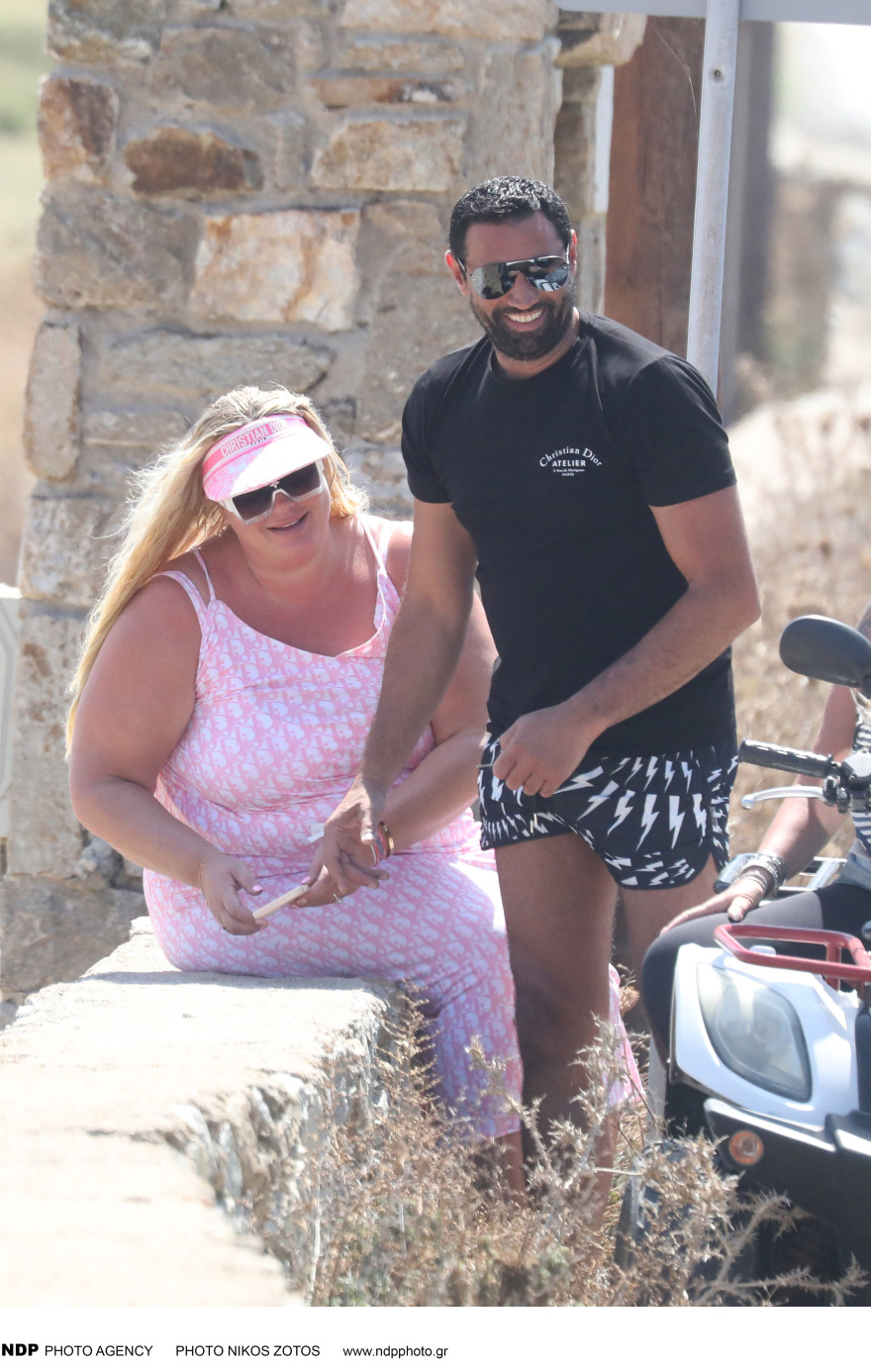 Τζέμα Κόλινς: Η τηλεπερσόνα βρίσκεται στη Μύκονο με τον αρραβωνιαστικό της