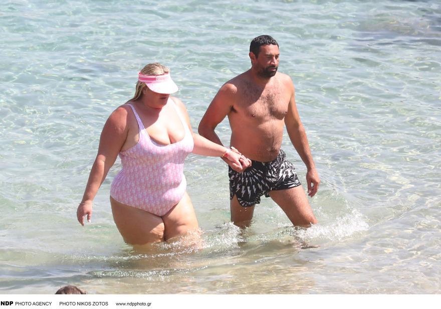 Τζέμα Κόλινς: Η τηλεπερσόνα βρίσκεται στη Μύκονο με τον αρραβωνιαστικό της