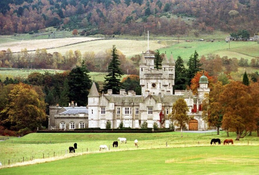 Βασίλισσα Ελισάβετ: Η τεράστια περιουσία που άφησε πίσω της - Εκτάσεις γης, ακίνητα, αιολικά πάρκα