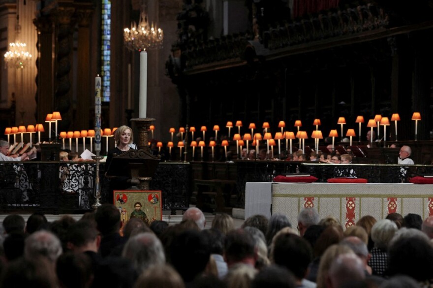 Βασίλισσα Ελισάβετ: Για πρώτη φορά μετά από 70 χρόνια «God save the king» στην επιμνημόσυνη δέηση