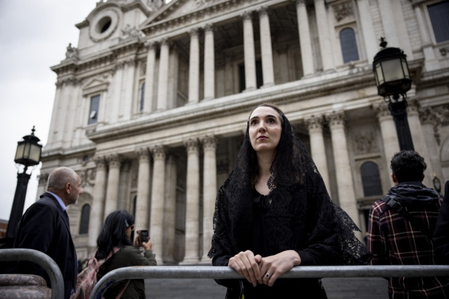 Βασίλισσα Ελισάβετ: Για πρώτη φορά μετά από 70 χρόνια «God save the king» στην επιμνημόσυνη δέηση