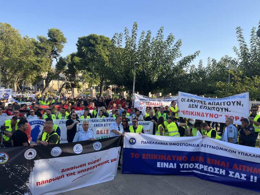 Θεσσαλονίκη: Συγκέντρωση ενστόλων στον Λευκό Πύργο - «Χορτάσαμε από υποσχέσεις, τα ψέματα τελείωσαν»