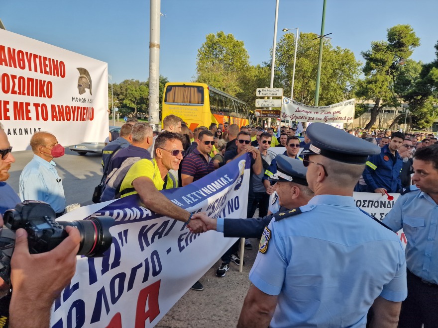 Θεσσαλονίκη: Συγκέντρωση ενστόλων στον Λευκό Πύργο - «Χορτάσαμε από υποσχέσεις, τα ψέματα τελείωσαν»