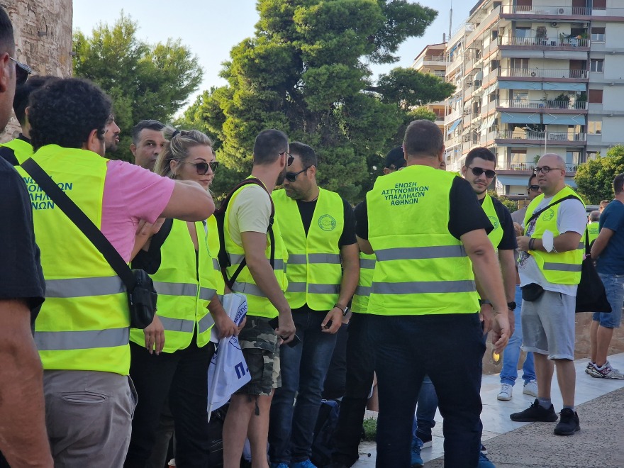Θεσσαλονίκη: Συγκέντρωση ενστόλων στον Λευκό Πύργο - «Χορτάσαμε από υποσχέσεις, τα ψέματα τελείωσαν»