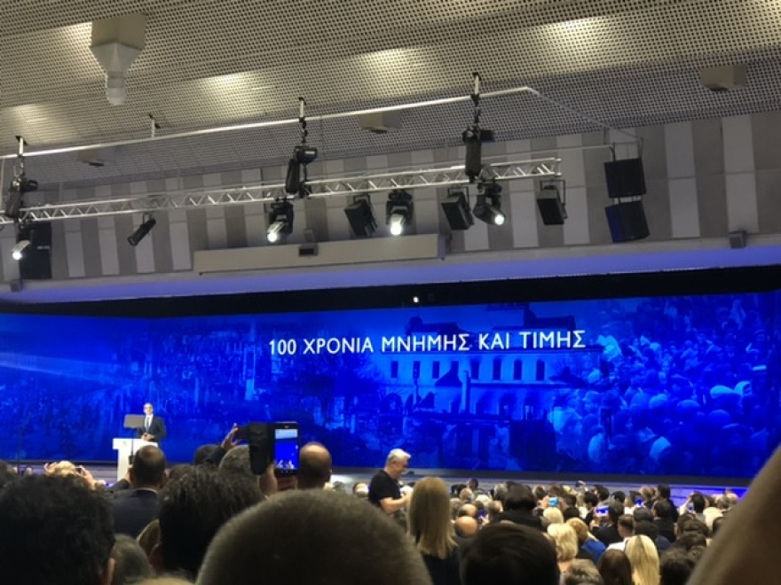 Θερμή υποδοχή στον Μητσοτάκη - Καταχειροκροτήθηκε προσερχόμενος στο Συνεδριακό Κέντρο «Ι.Βελλίδης»