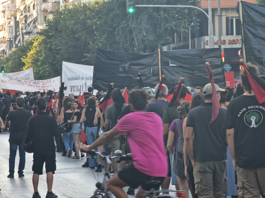 Ειρηνικές οι πορείες στη Θεσσαλονίκη - Έγιναν 4 προσαγωγές