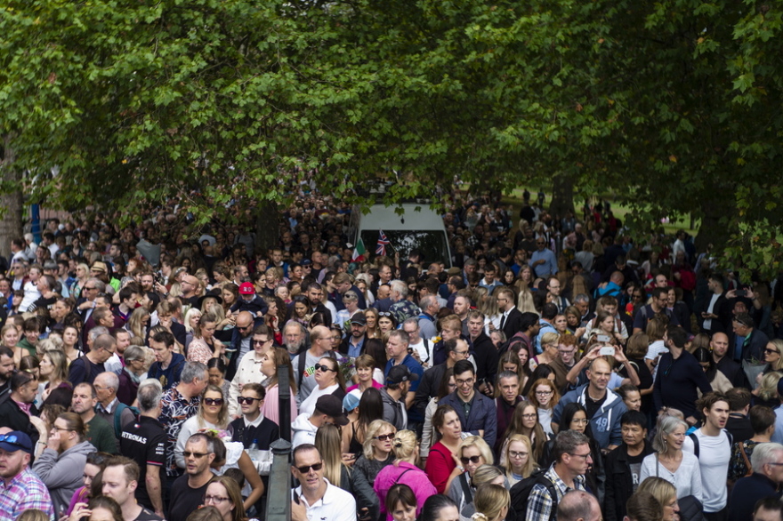 «God save the King»: Συγκινημένος από την υποδοχή των Βρετανών ο Κάρολος