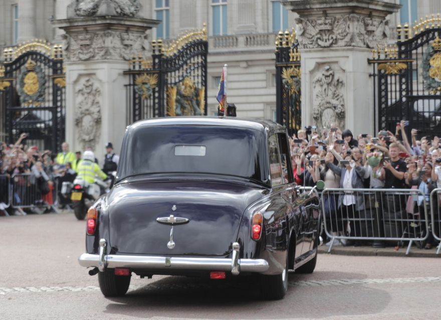 «God save the King»: Συγκινημένος από την υποδοχή των Βρετανών ο Κάρολος