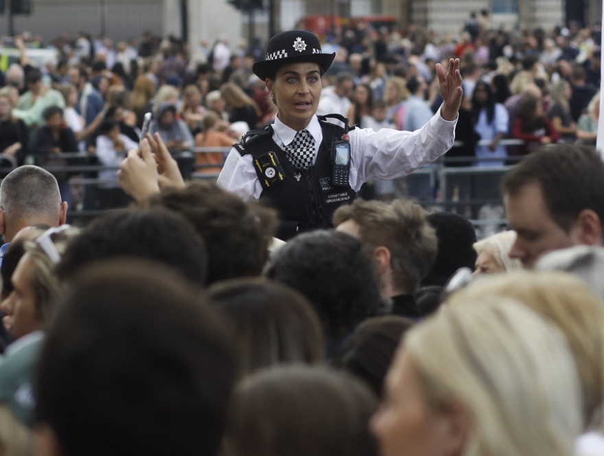 Στο Κάστρο του Μπαλμόραλ πενθούν την Ελισάβετ τα παιδιά και τα εγγόνια της