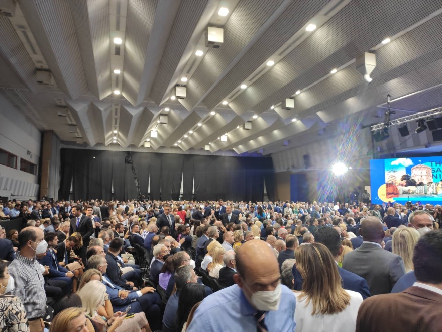 86η ΔΕΘ: Πλήθος κόσμου για την ομιλία του πρωθυπουργού - Δείτε φωτογραφίες και βίντεο