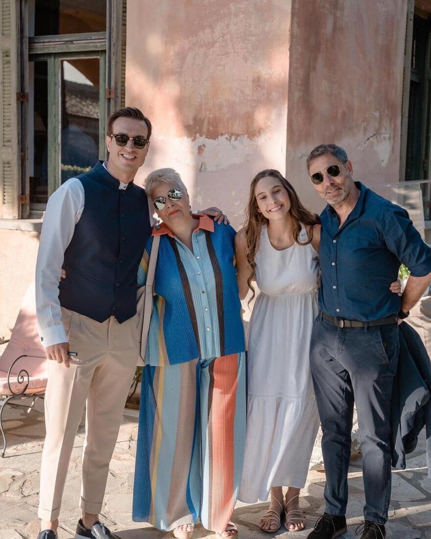 Θοδωρής Αθερίδης: Η ανάρτησή του για τον γάμο της κόρης του και τη βάφτιση του εγγονού του