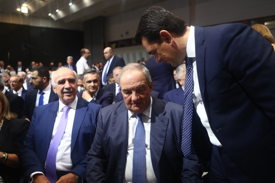 Θερμή υποδοχή στον Μητσοτάκη - Καταχειροκροτήθηκε προσερχόμενος στο Συνεδριακό Κέντρο «Ι.Βελλίδης»