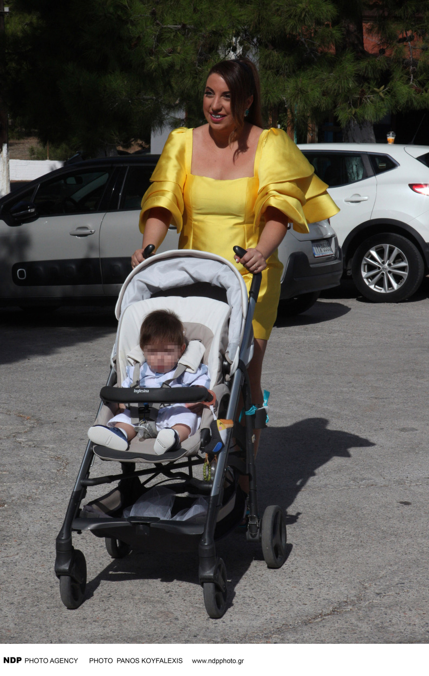 Μελίνα Μακρή: Βάφτισε τον γιο της - Δείτε φωτογραφίες