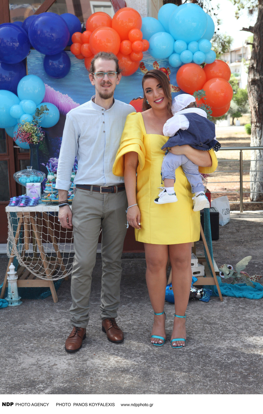 Μελίνα Μακρή: Βάφτισε τον γιο της - Δείτε φωτογραφίες