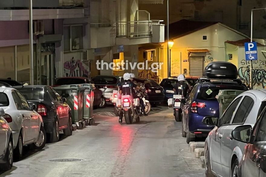 Πρωτοφανής βανδαλισμός στη Θεσσαλονίκη: Παρέα νεαρών έκαψε εικόνα της Παναγίας