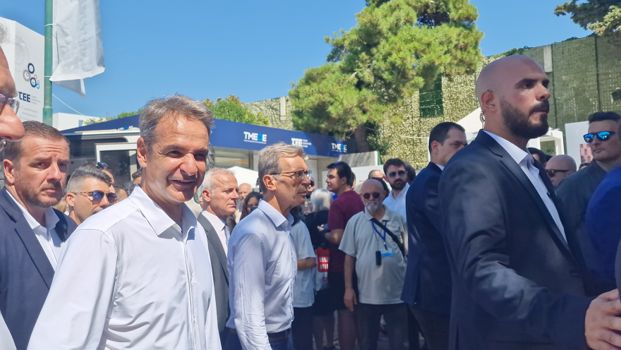 ΔΕΘ: Εντυπωσιακή επίδειξη των «κομάντος» με «λεωφορειοπειρατεία» και κρότου λάμψης