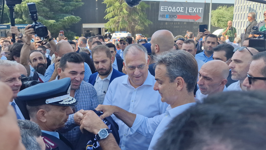 ΔΕΘ: Εντυπωσιακή επίδειξη των «κομάντος» με «λεωφορειοπειρατεία» και κρότου λάμψης