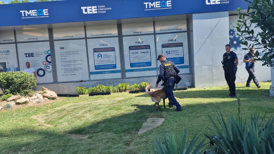 ΔΕΘ: Εντυπωσιακή επίδειξη των «κομάντος» με «λεωφορειοπειρατεία» και κρότου λάμψης