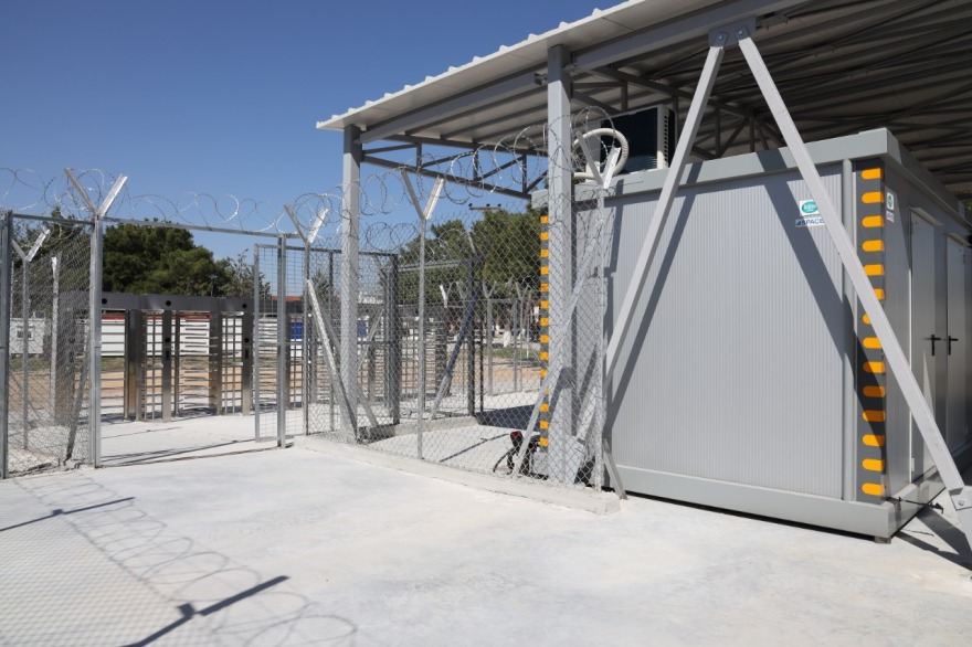 Eπίσκεψη Μηταράκη στη δομή φιλοξενίας μεταναστών στα Διαβατά