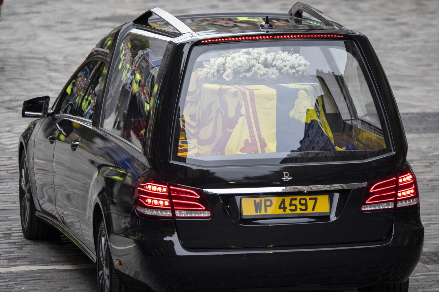 Βασίλισσα Ελισάβετ: Από τη Σκωτία ξεκινά το λαϊκό προσκύνημα - Σήμερα η πρώτη ομιλία από τον Κάρολο στη Βουλή