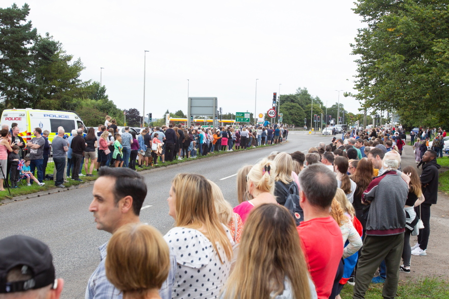 Βασίλισσα Ελισάβετ: Από τη Σκωτία ξεκινά το λαϊκό προσκύνημα - Σήμερα η πρώτη ομιλία από τον Κάρολο στη Βουλή