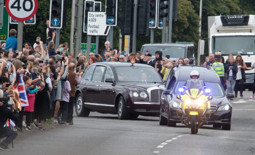 Βασίλισσα Ελισάβετ: Από τη Σκωτία ξεκινά το λαϊκό προσκύνημα - Σήμερα η πρώτη ομιλία από τον Κάρολο στη Βουλή