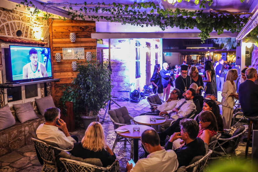 Από τη Χάλκη παρακολούθησε τον αγώνα μπάσκετ της Εθνικής, η Κατερίνα Σακελλαροπούλου - Δείτε φωτό