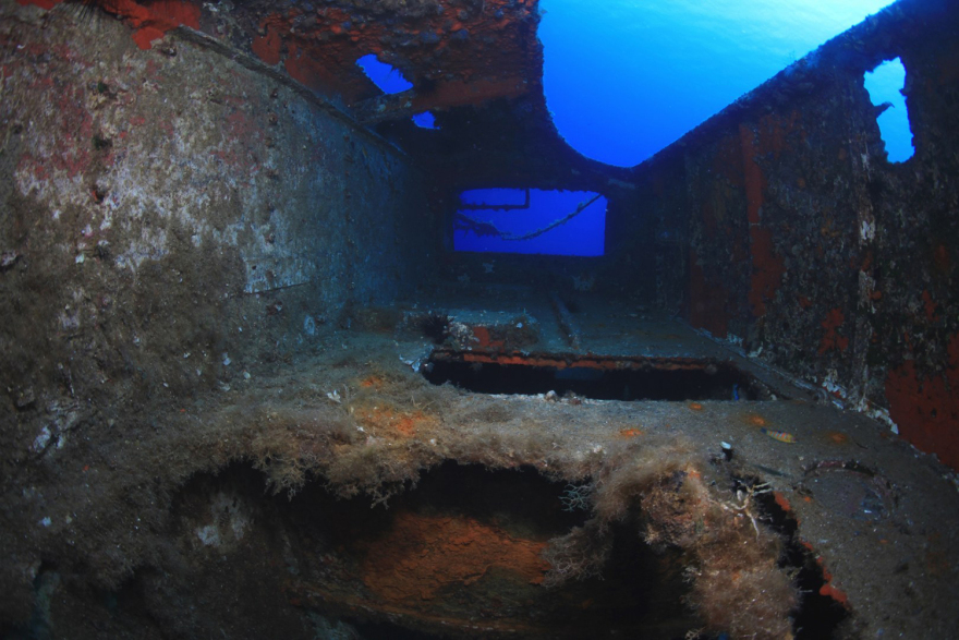 Εντυπωσιακές φωτογραφίες από «υποθαλάσσιο μουσείο» έξι ναυαγίων στην Κάρπαθο