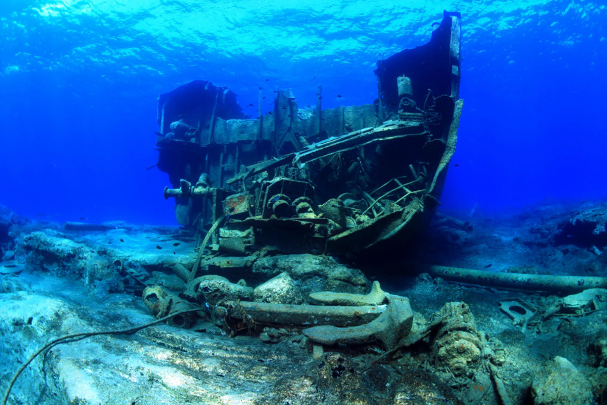 Εντυπωσιακές φωτογραφίες από «υποθαλάσσιο μουσείο» έξι ναυαγίων στην Κάρπαθο