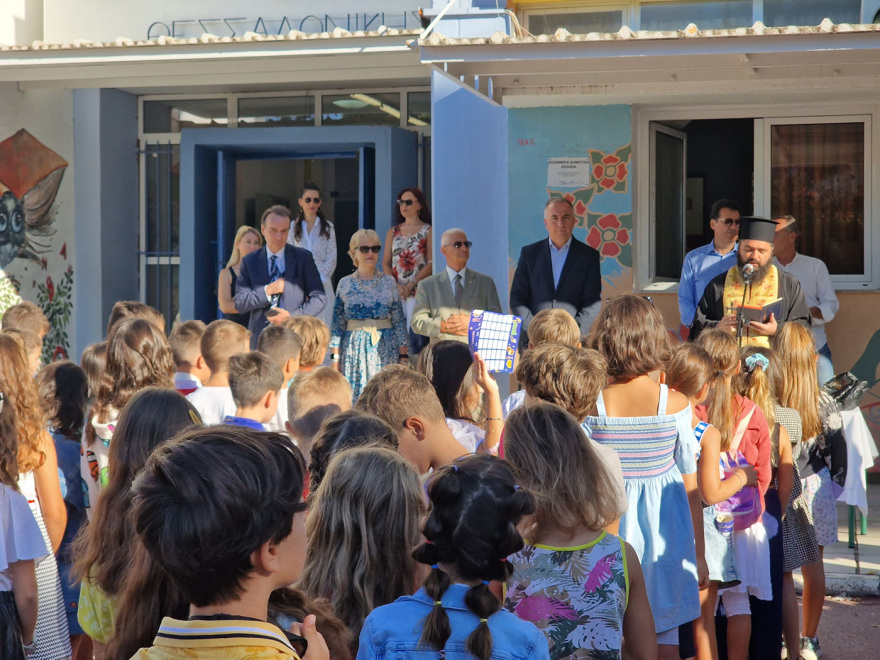 Σε δημοτικό της Δραπετσώνας ο Μητσοτάκης: «Καλή σχολική χρονιά χωρίς τις αγωνίες της πανδημίας»