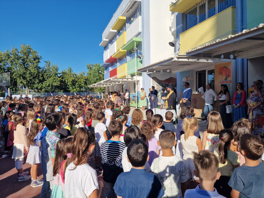 Σε δημοτικό της Δραπετσώνας ο Μητσοτάκης: «Καλή σχολική χρονιά χωρίς τις αγωνίες της πανδημίας»