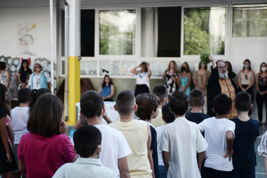 Σε δημοτικό της Δραπετσώνας ο Μητσοτάκης: «Καλή σχολική χρονιά χωρίς τις αγωνίες της πανδημίας»