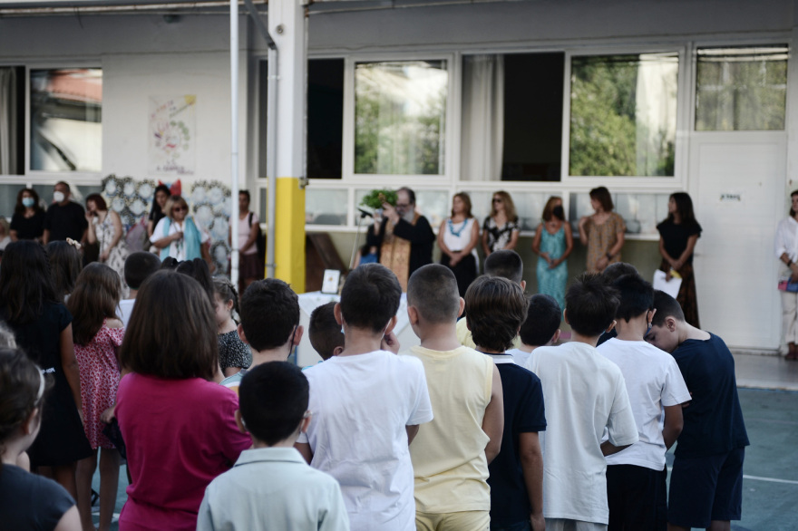 Σε δημοτικό της Δραπετσώνας ο Μητσοτάκης: «Καλή σχολική χρονιά χωρίς τις αγωνίες της πανδημίας»