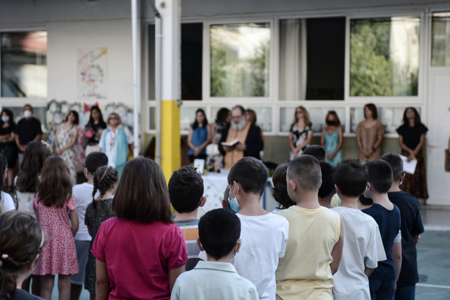 Σε δημοτικό της Δραπετσώνας ο Μητσοτάκης: «Καλή σχολική χρονιά χωρίς τις αγωνίες της πανδημίας»