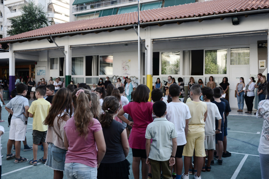 Σε δημοτικό της Δραπετσώνας ο Μητσοτάκης: «Καλή σχολική χρονιά χωρίς τις αγωνίες της πανδημίας»