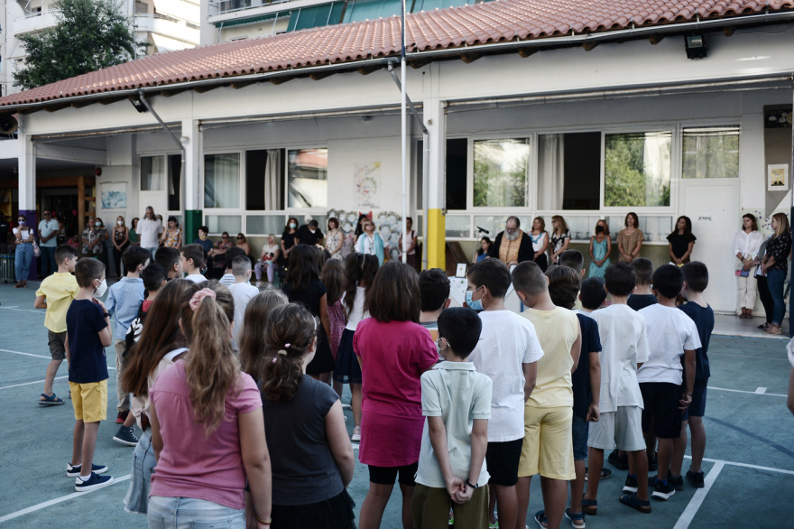 Σε δημοτικό της Δραπετσώνας ο Μητσοτάκης: «Καλή σχολική χρονιά χωρίς τις αγωνίες της πανδημίας»