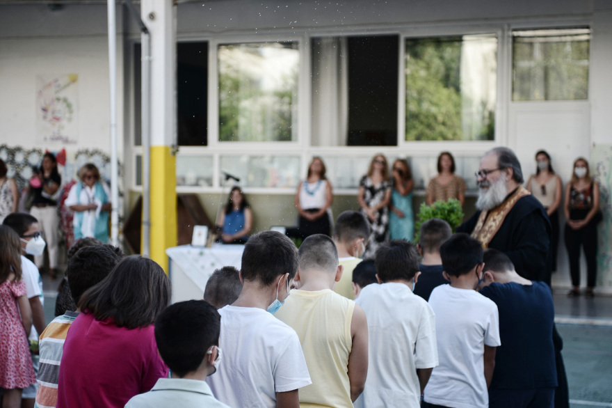 Σε δημοτικό της Δραπετσώνας ο Μητσοτάκης: «Καλή σχολική χρονιά χωρίς τις αγωνίες της πανδημίας»