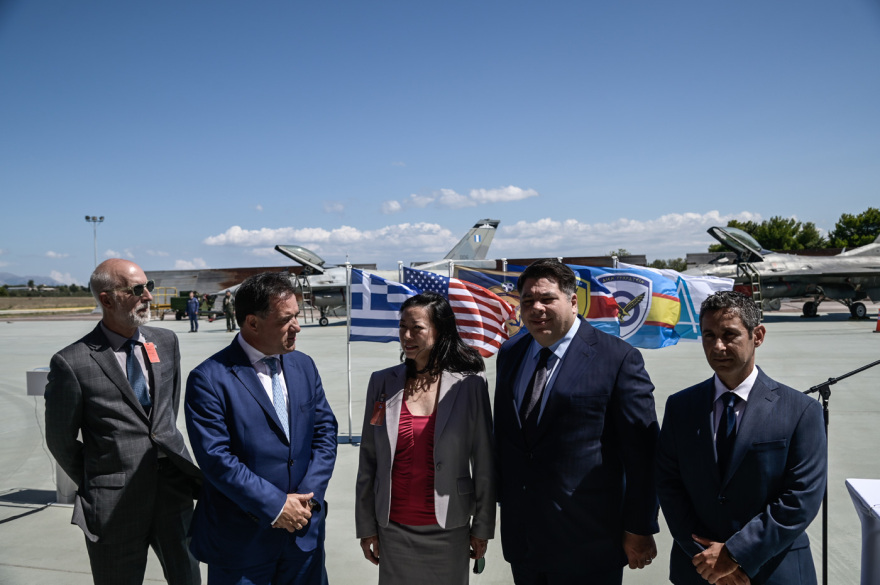 Στη δύναμη της Πολεμικής Αεροπορίας τα πρώτα F-16 Viper - Δείτε φωτογραφίες