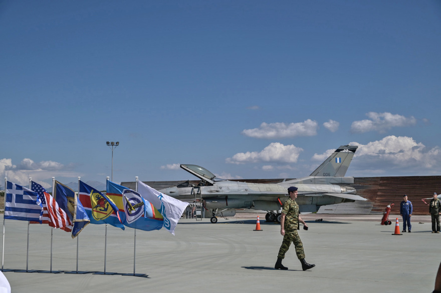 Στη δύναμη της Πολεμικής Αεροπορίας τα πρώτα F-16 Viper - Δείτε φωτογραφίες