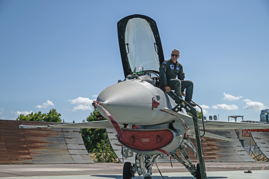 Στη δύναμη της Πολεμικής Αεροπορίας τα πρώτα F-16 Viper - Δείτε φωτογραφίες