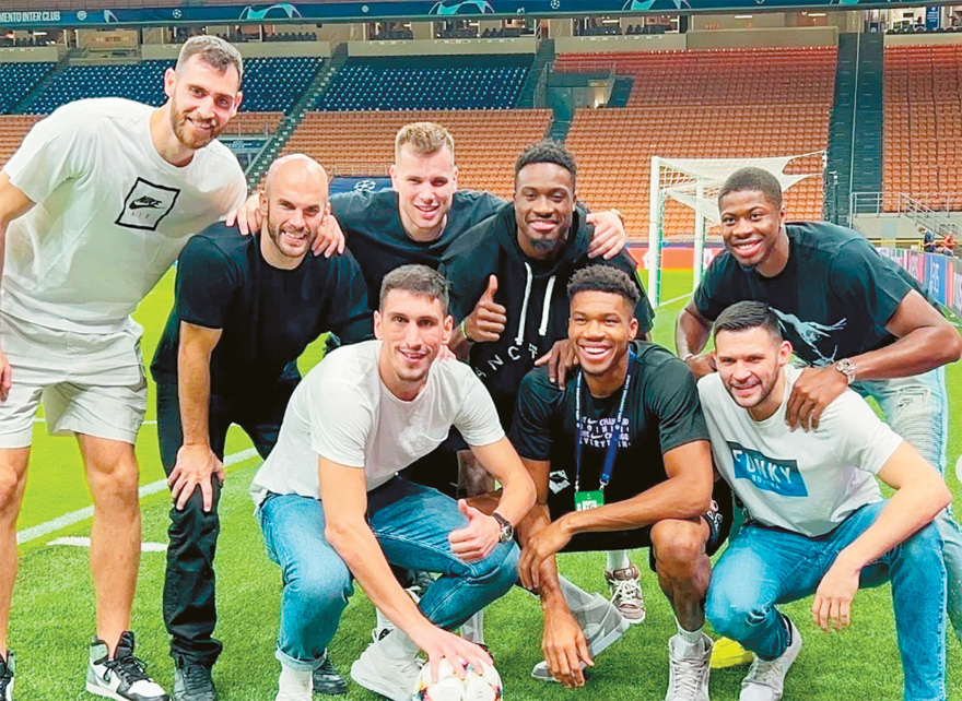 Γιάννης Αντετοκούνμπο: Έλληνας Θεός για τη FIBA - Tα μυστικά της παρέας που έγινε ομάδα με συνταγή Ιτούδη